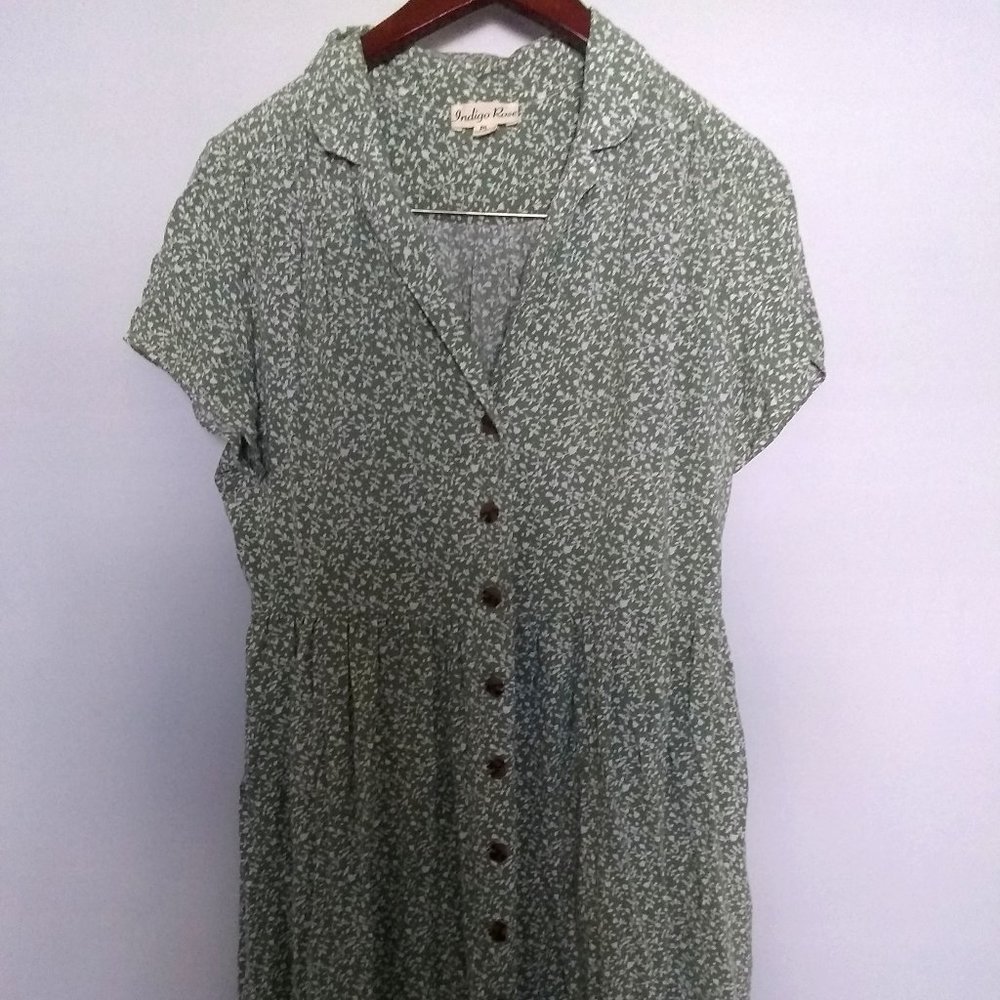 Green Floral Button Up V Neck Short Sleeves Large Knee Length Sheath Dress